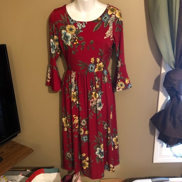 Gilli Dresses & Skirts - Red Floral Dress